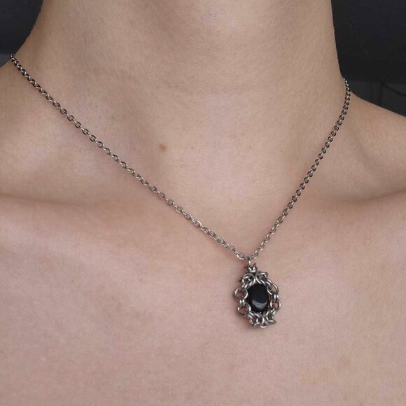 Gothic black onyx chainmail dainty pendant necklace with a small silver chain - Picture 8 of 8